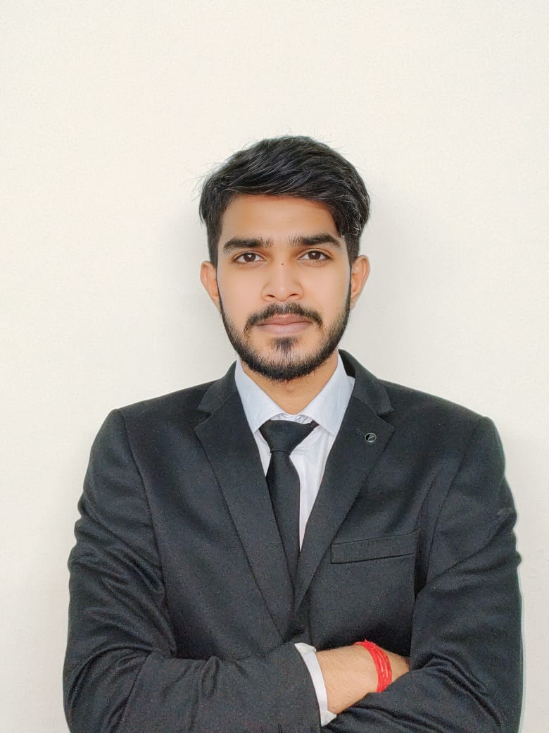 Vivek Khan — Headshot